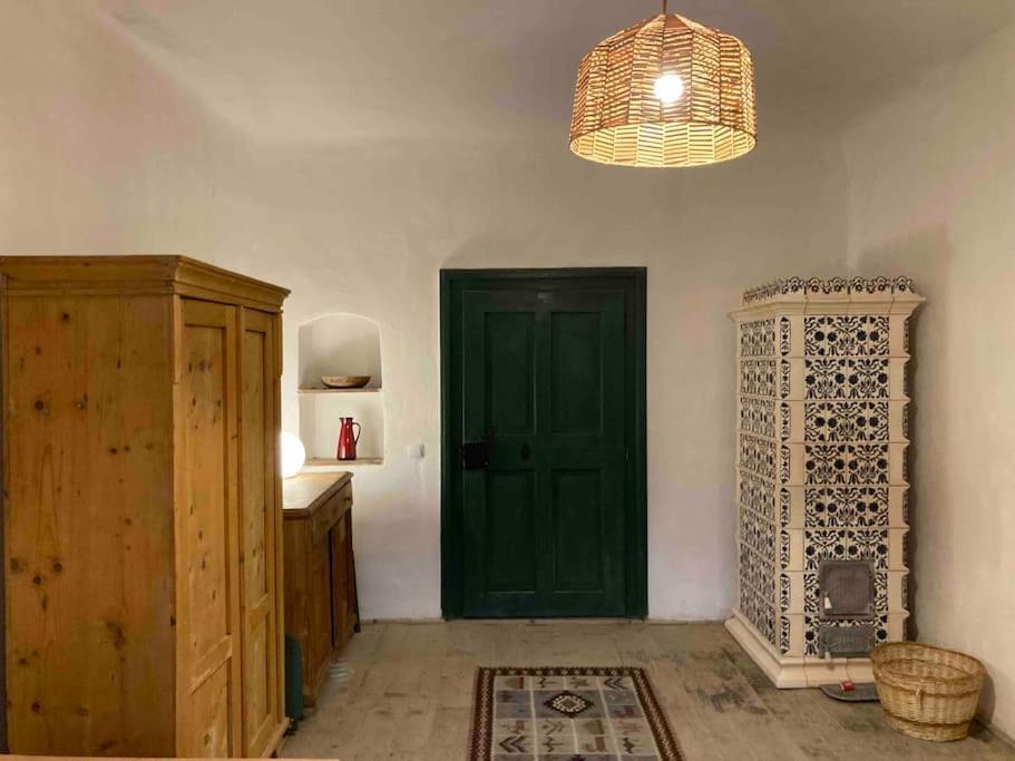 House By The Church - Entire House Crit Exteriör bild