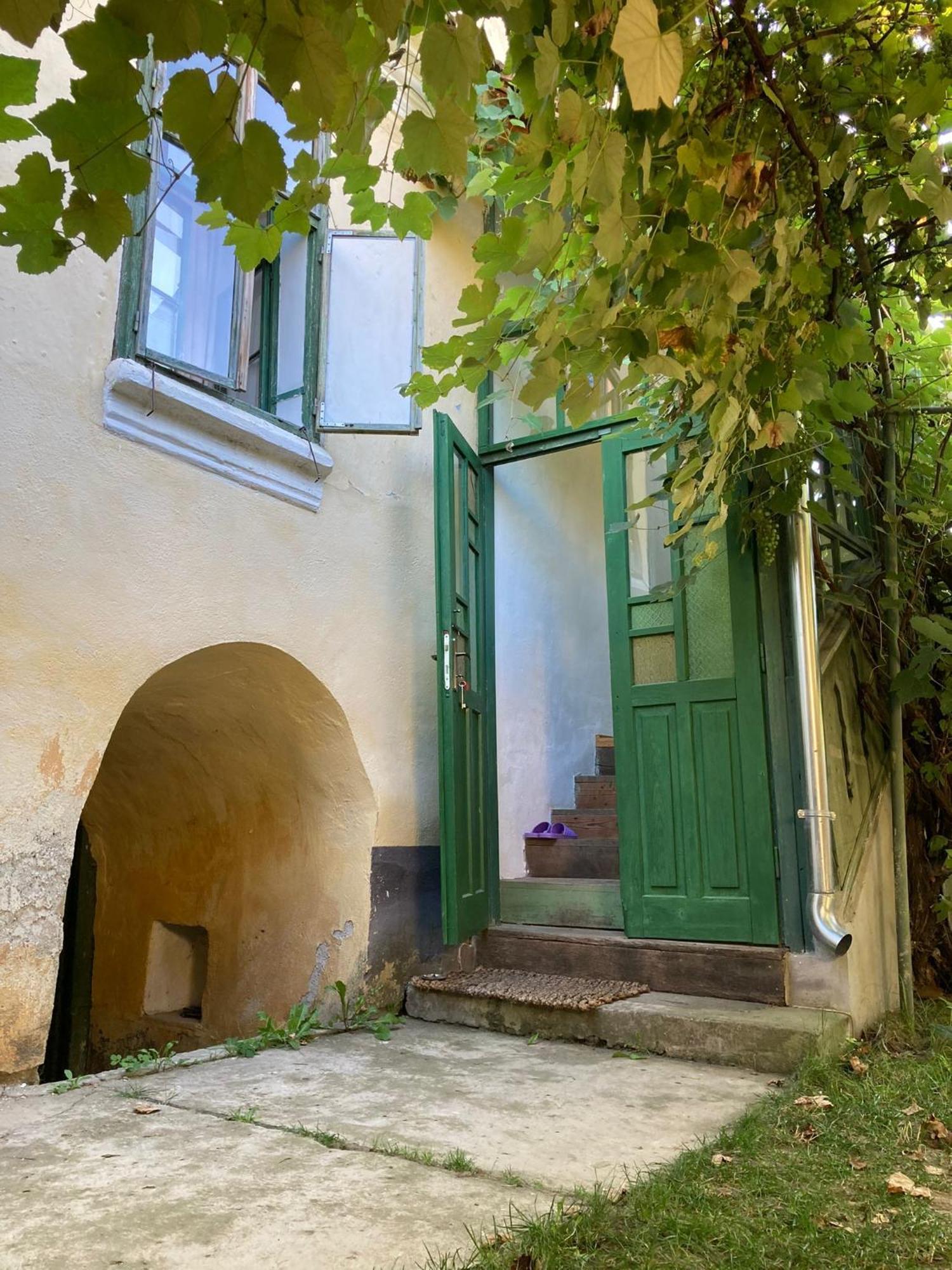 House By The Church - Entire House Crit Exteriör bild