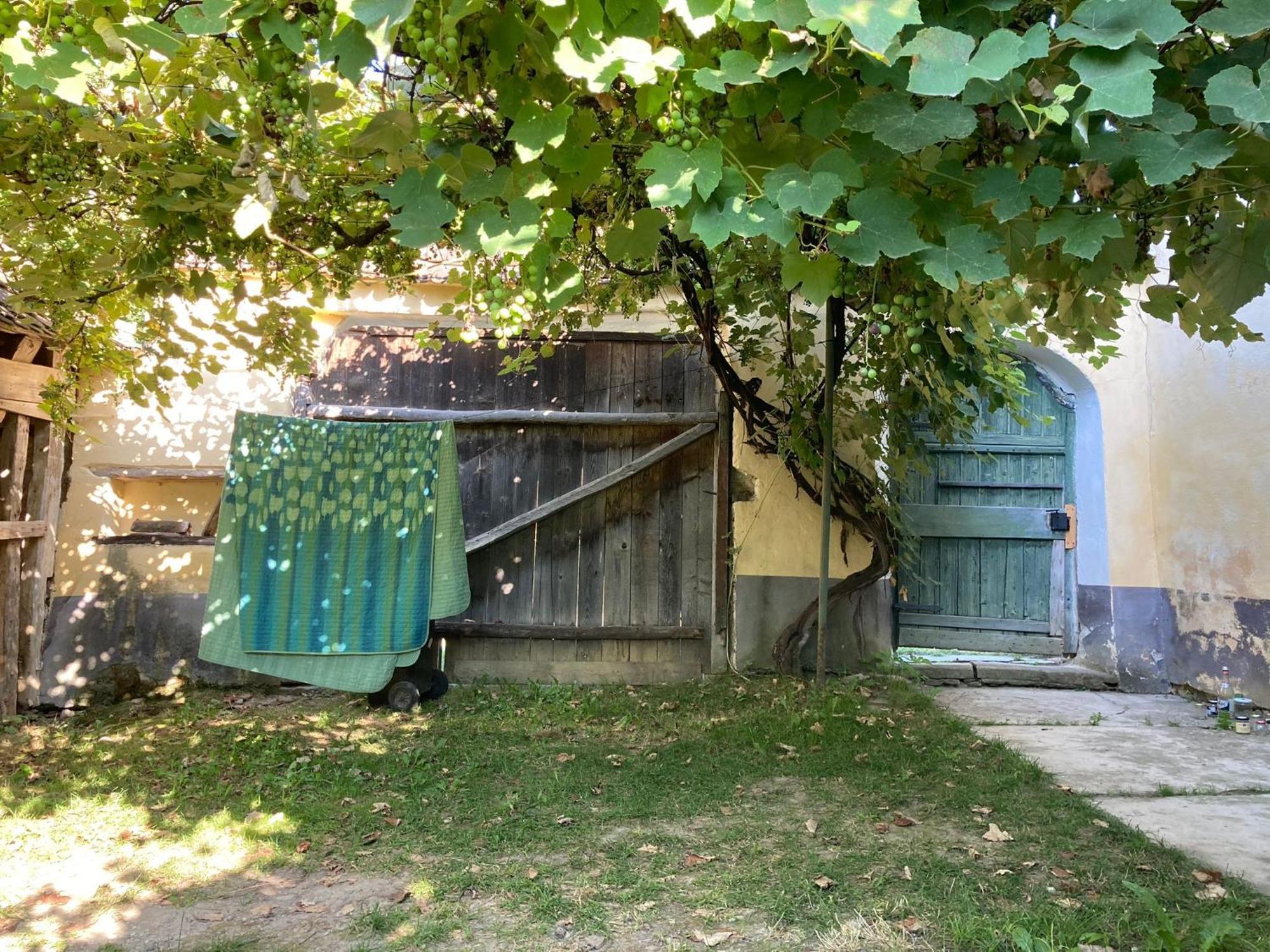 House By The Church - Entire House Crit Exteriör bild