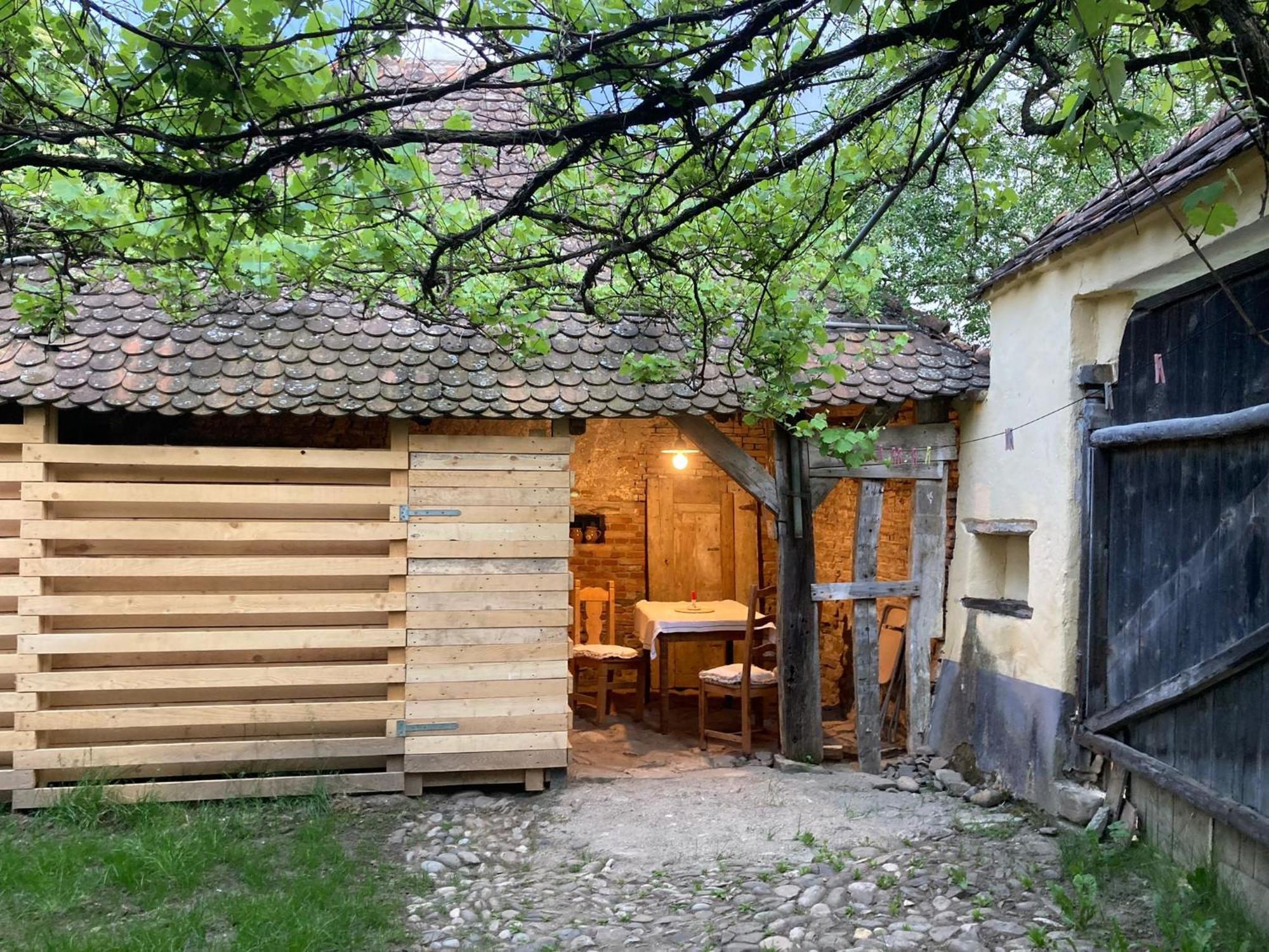 House By The Church - Entire House Crit Exteriör bild